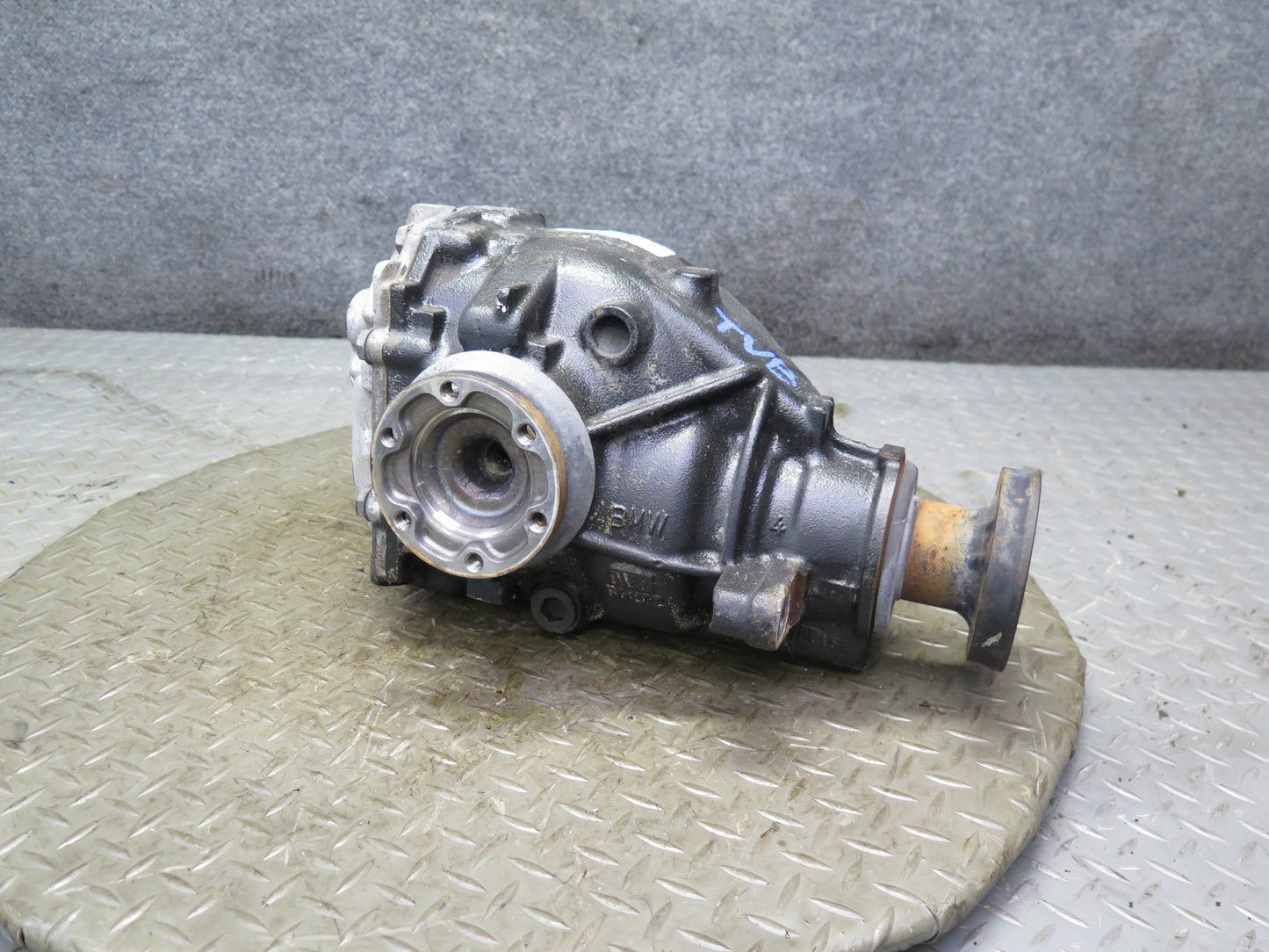 01-06 BMW E46 330i 330Ci A/T Rear Differential Carrier 3.38 Ratio 7505393 OEM