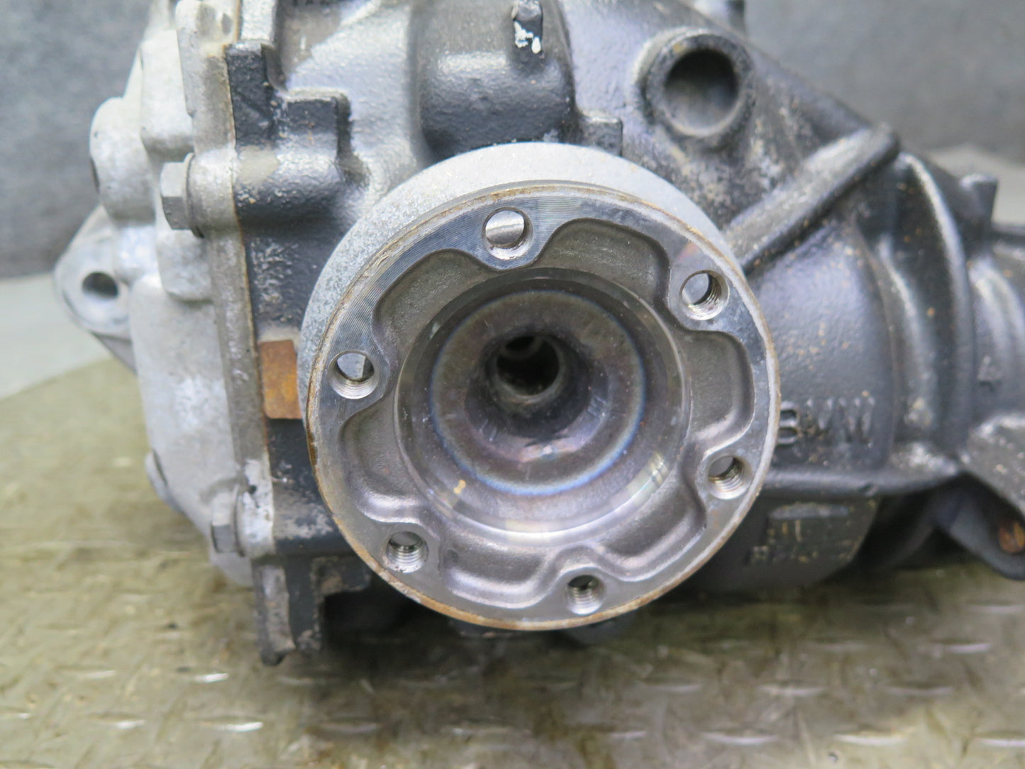 01-06 BMW E46 330i 330Ci A/T Rear Differential Carrier 3.38 Ratio 7505393 OEM