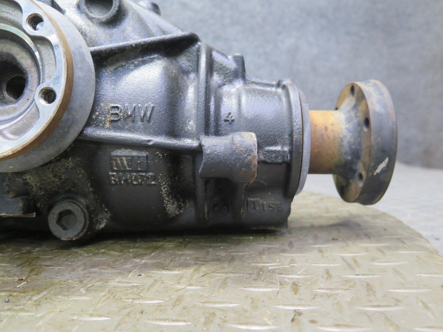 01-06 BMW E46 330i 330Ci A/T Rear Differential Carrier 3.38 Ratio 7505393 OEM