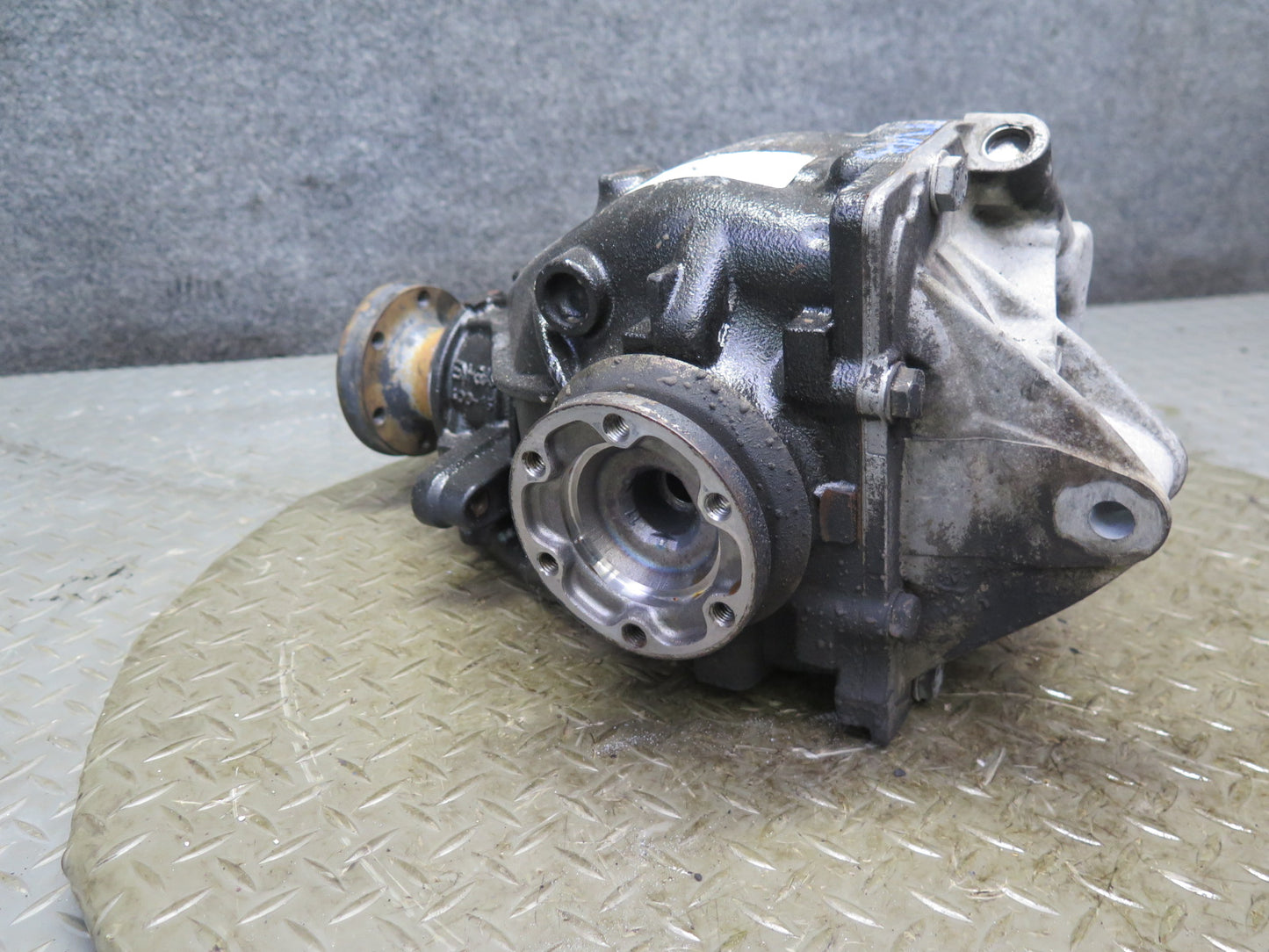01-06 BMW E46 330i 330Ci A/T Rear Differential Carrier 3.38 Ratio 7505393 OEM