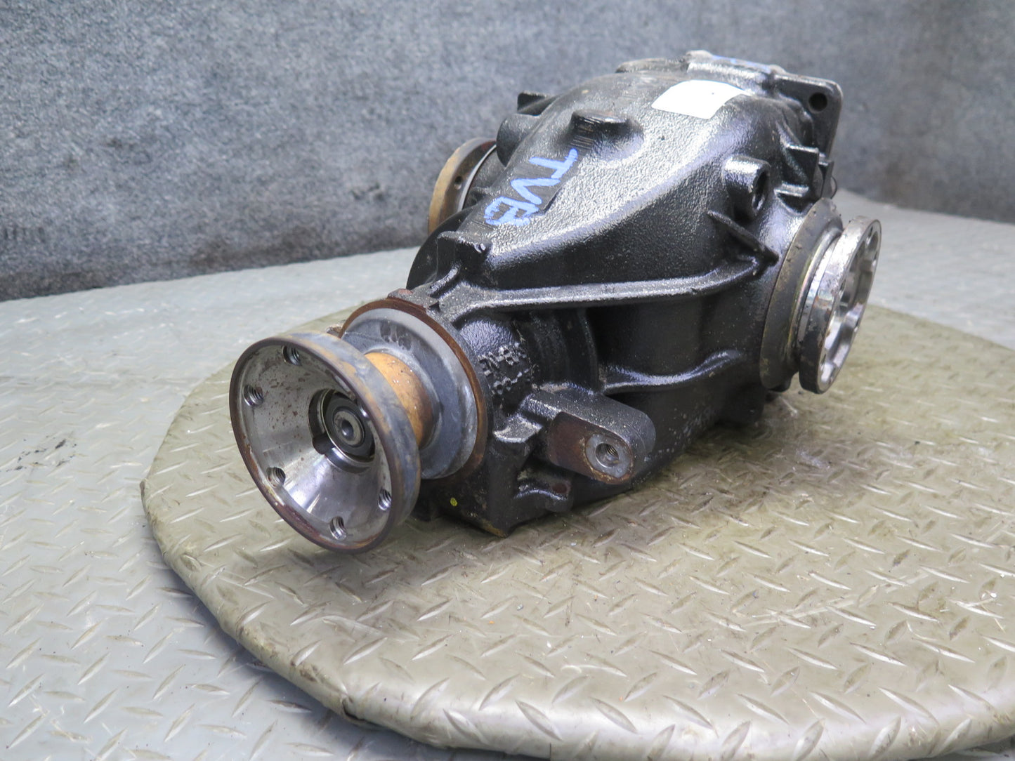 01-06 BMW E46 330i 330Ci A/T Rear Differential Carrier 3.38 Ratio 7505393 OEM