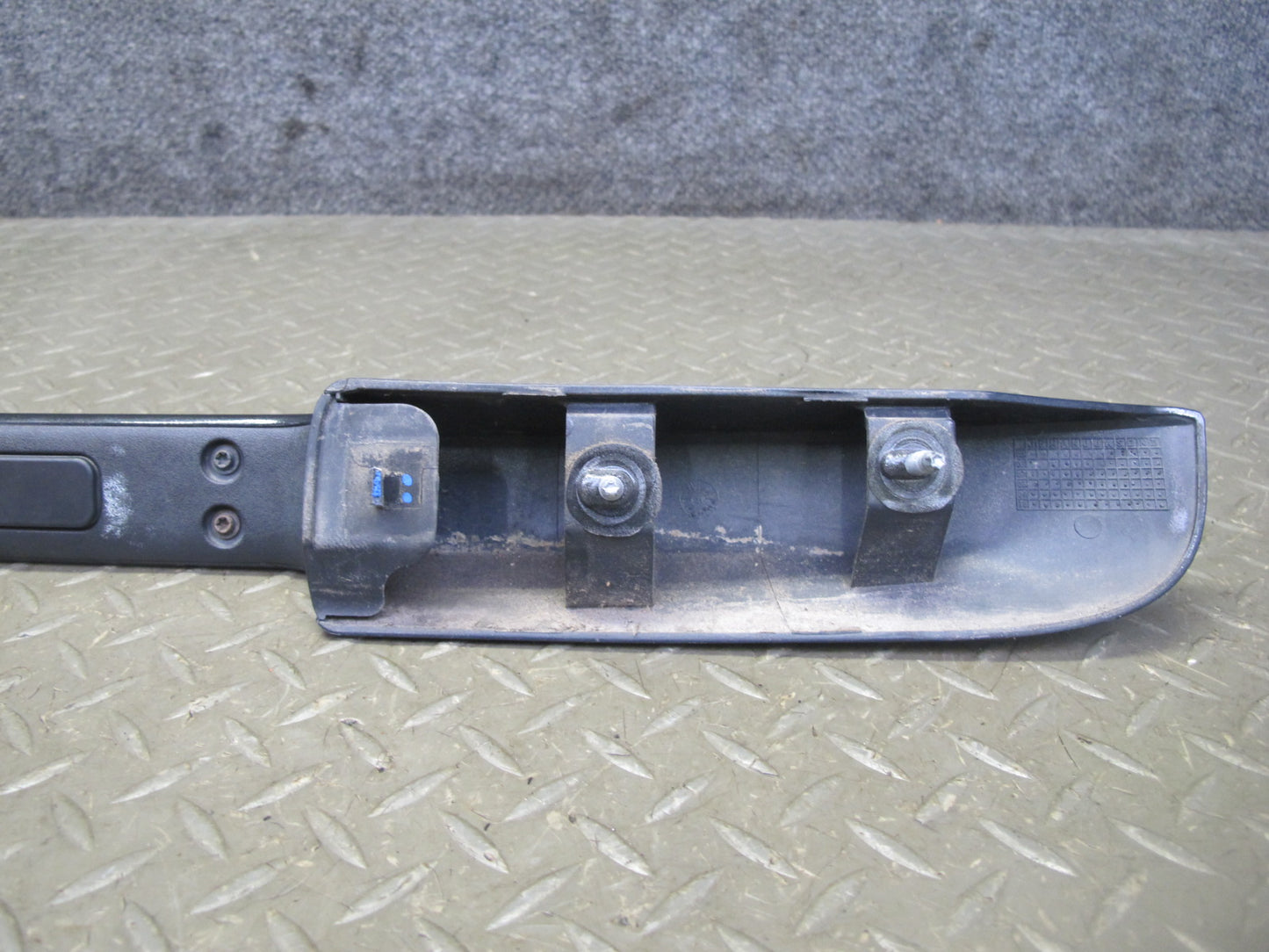 2007-2014 Cadillac Escalade Rear Trunk Tailgate Release Handle Trim Molding