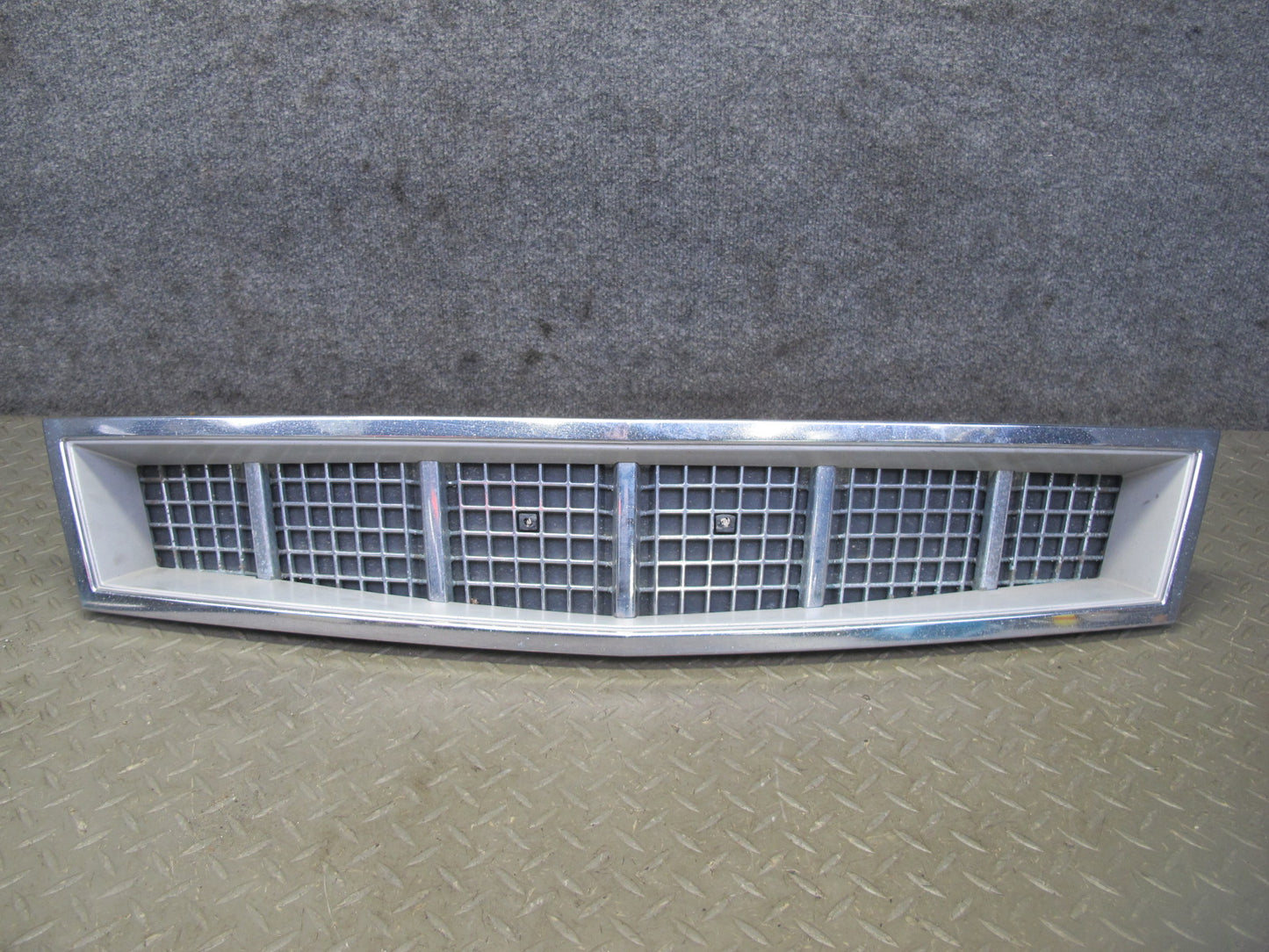 2009-2014 Cadillac Escalade Front Bumper Center Lower Grille 15907624
