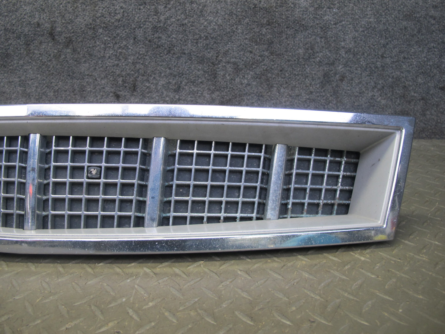 2009-2014 Cadillac Escalade Front Bumper Center Lower Grille 15907624