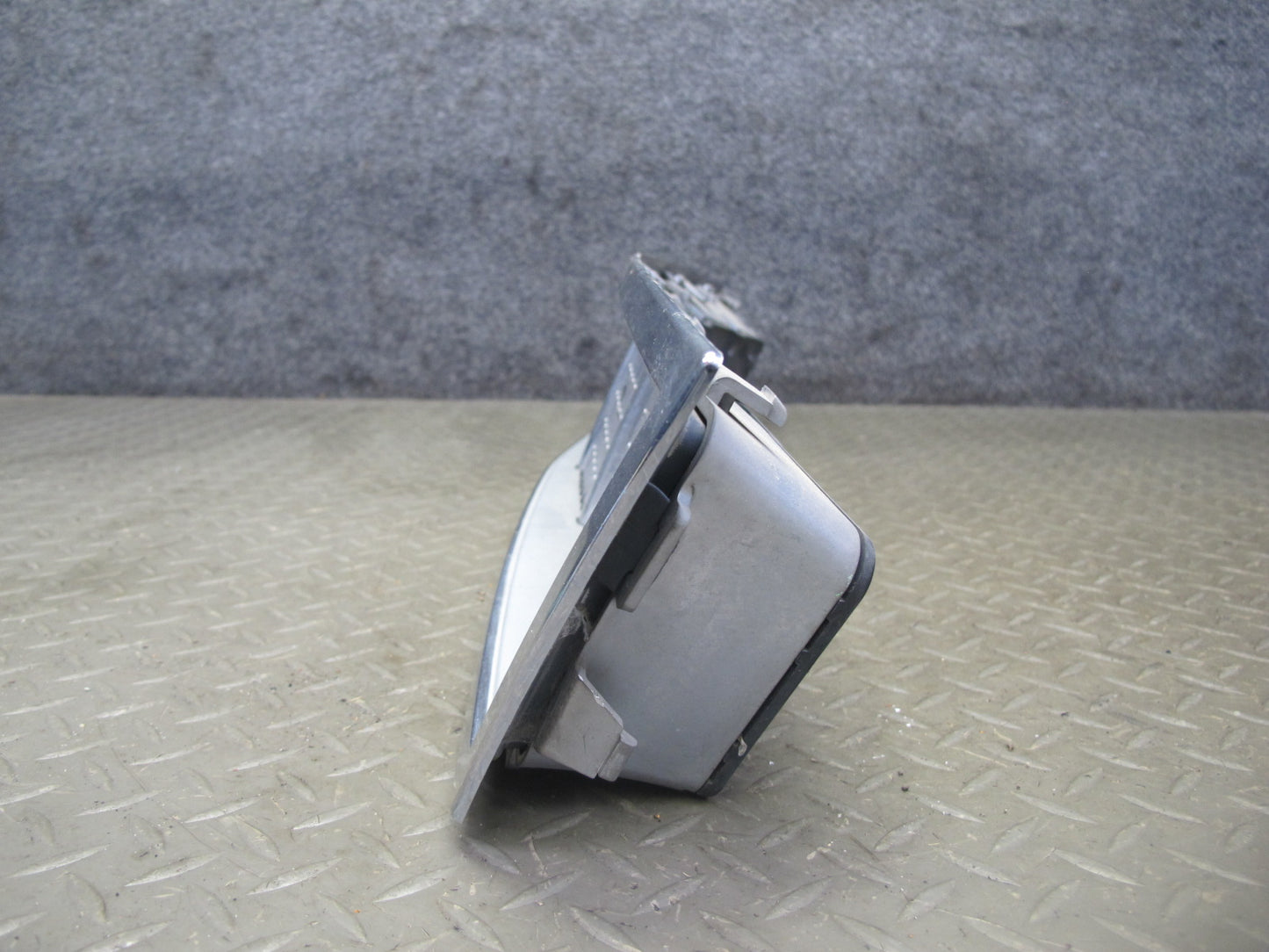 2009-2014 Cadillac Escalade Front Bumper Center Lower Grille 15907624