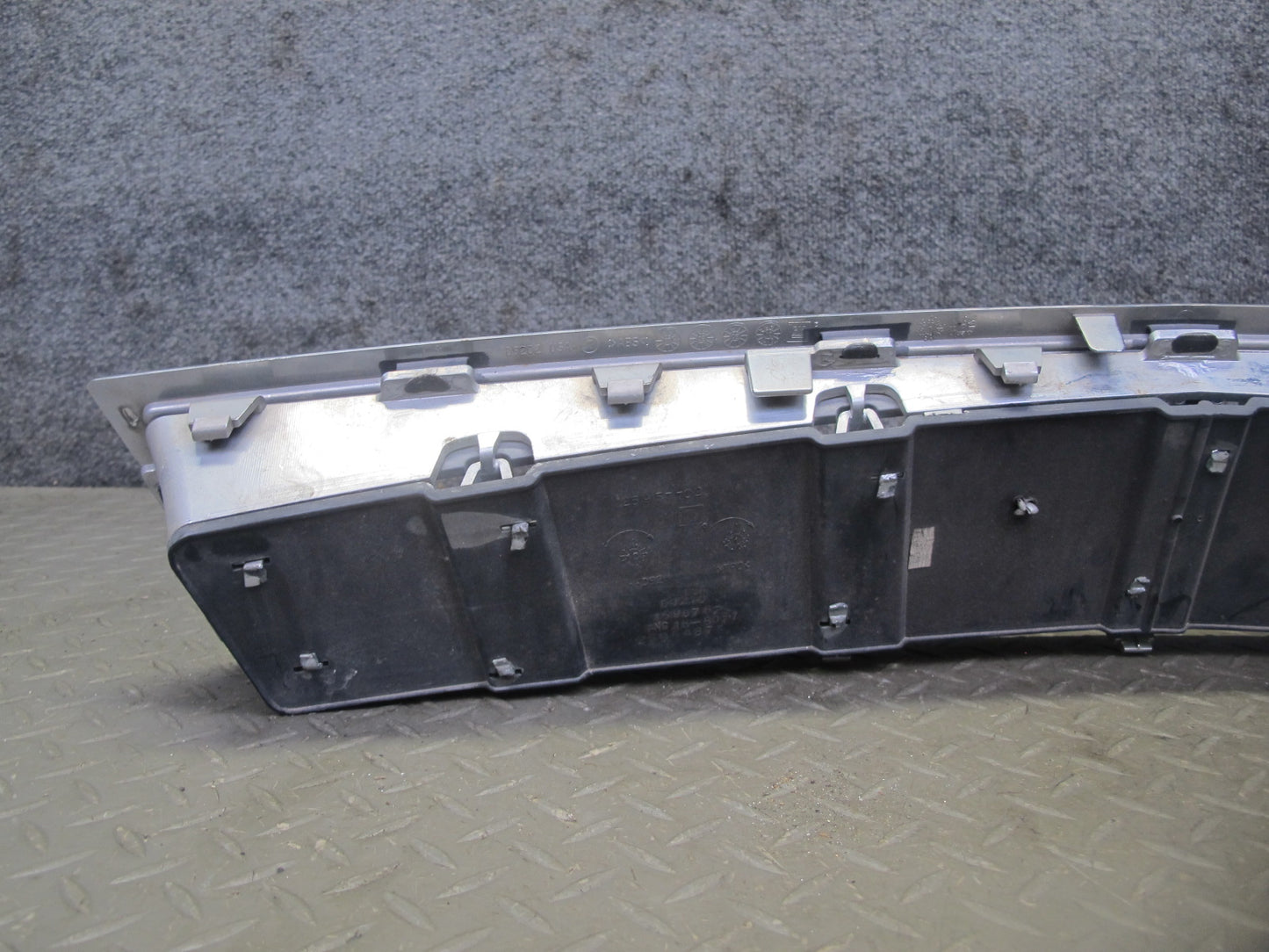 2009-2014 Cadillac Escalade Front Bumper Center Lower Grille 15907624