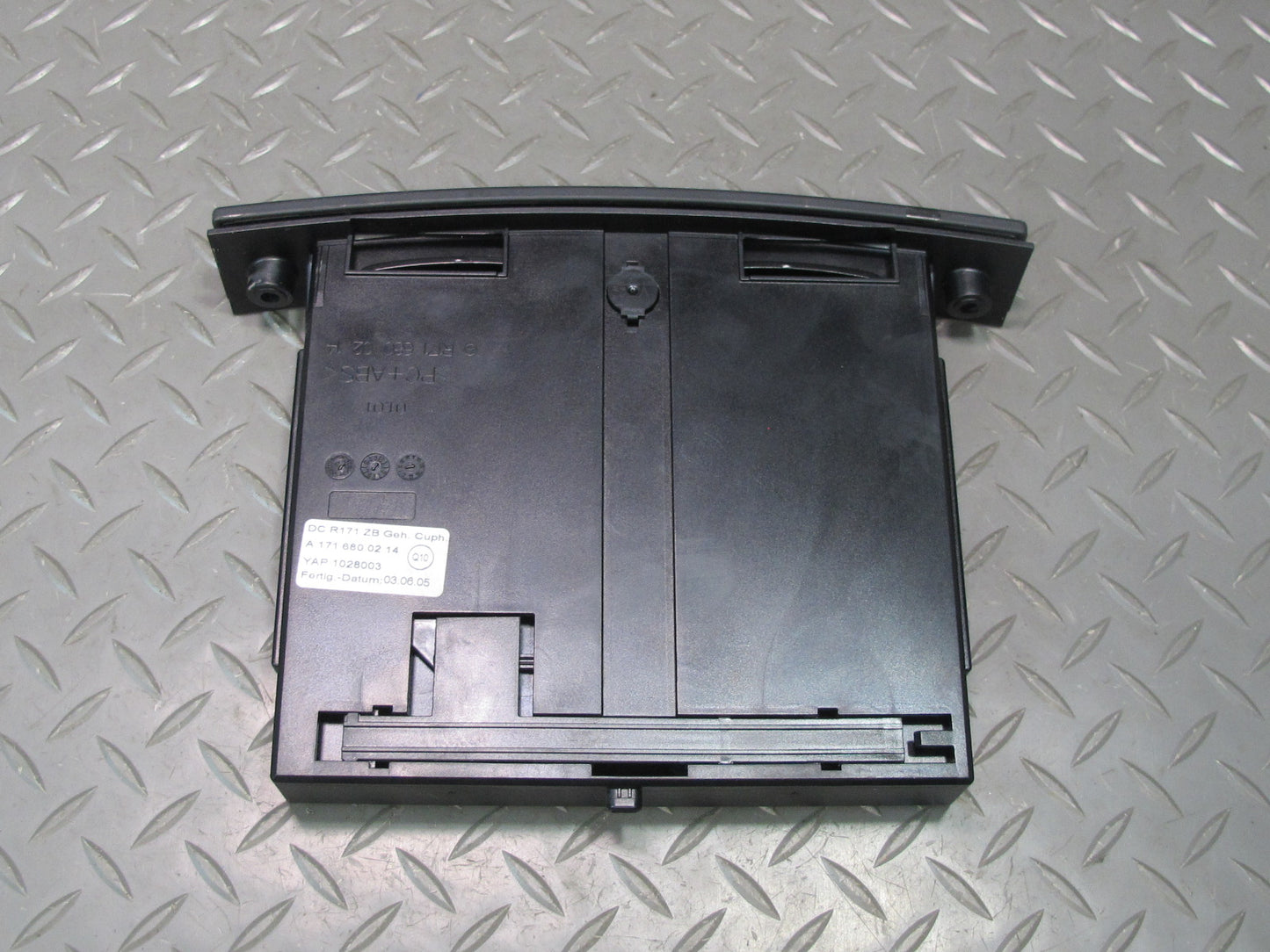 05-11 Mercedes R171 Slk-class Dash CUP Holder Assembly 1716800214 OEM