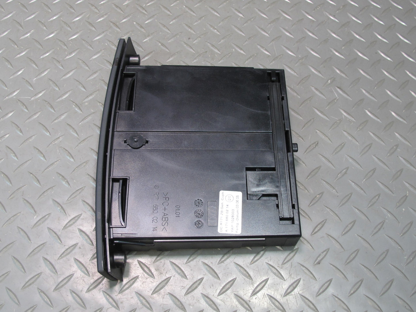 05-11 Mercedes R171 Slk-class Dash CUP Holder Assembly 1716800214 OEM