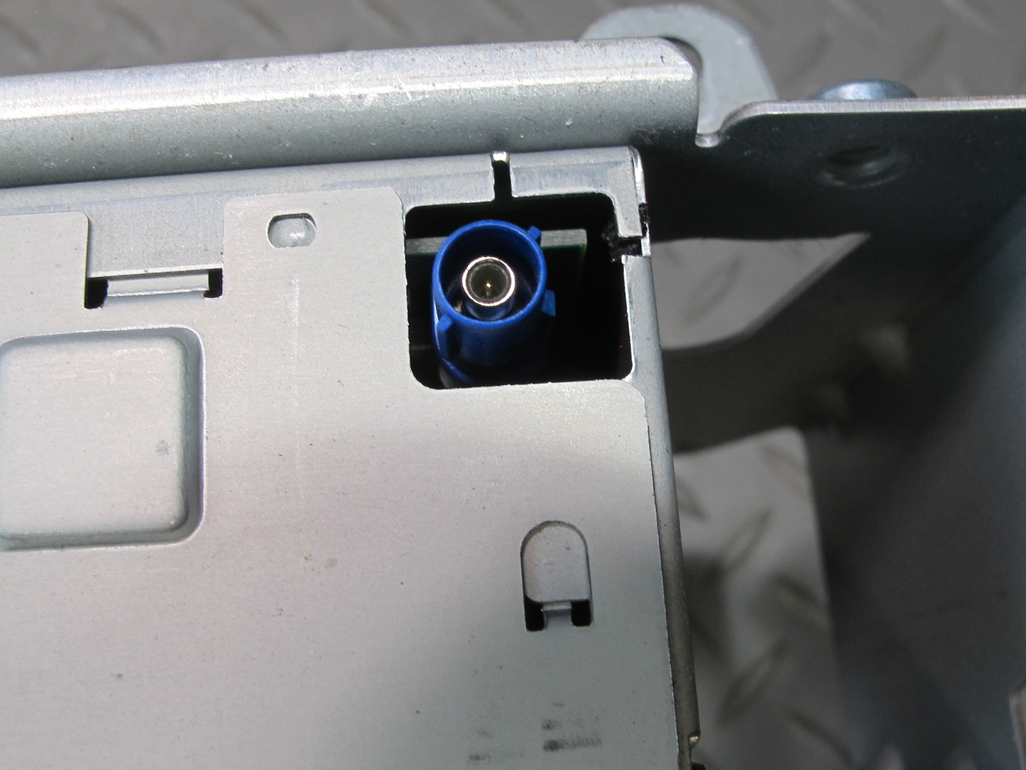 05-11 Mercedes R171 Slk-class GPS Navigation System DVD Player w Bracket OEM