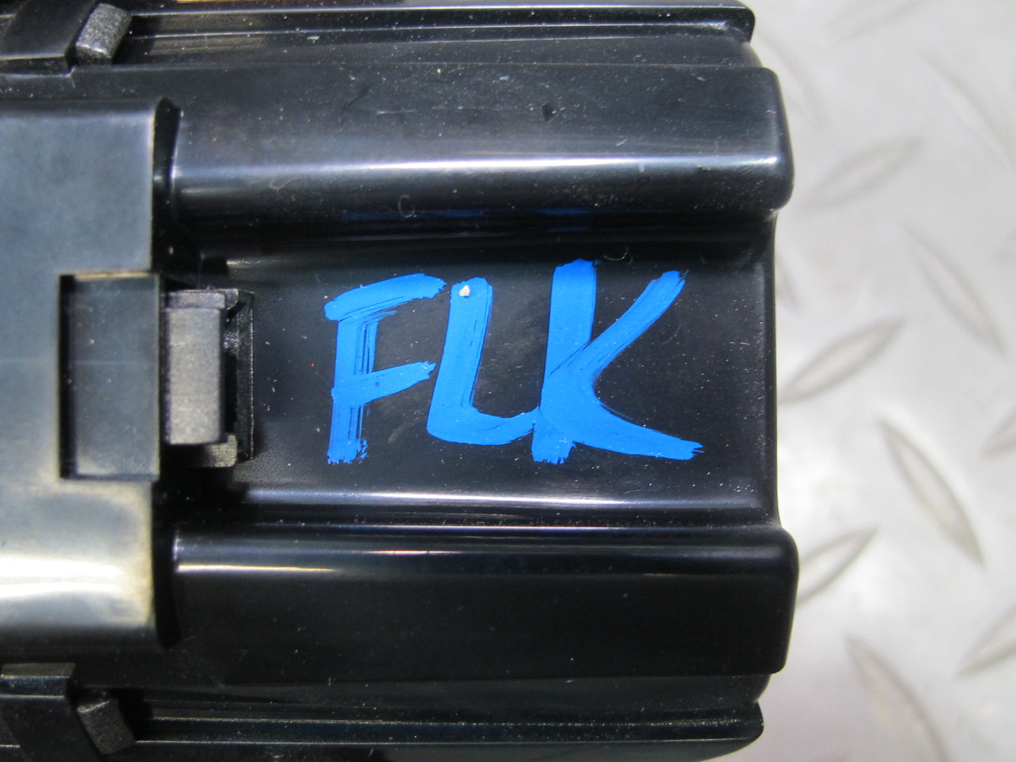 05-11 Mercedes R171 Slk-class Dash Instrument Panel Speaker 1718200002 OEM