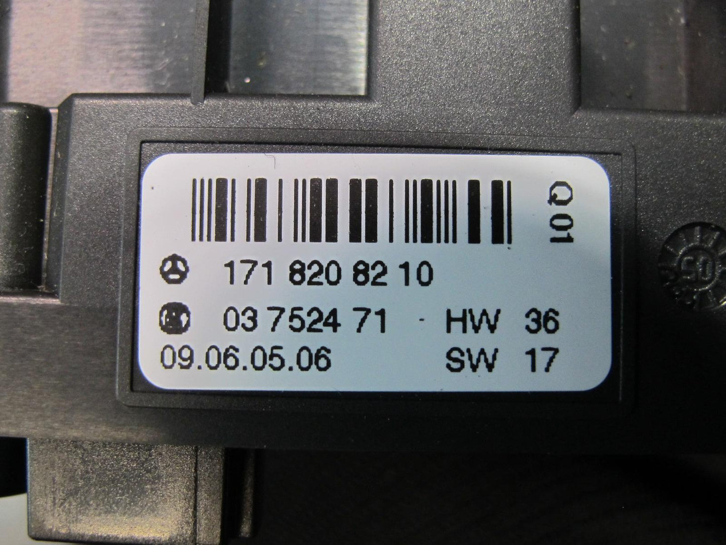 05-08 Mercedes R171 Slk-class Dash Hazard Door Lock Switch 1718208210 OEM