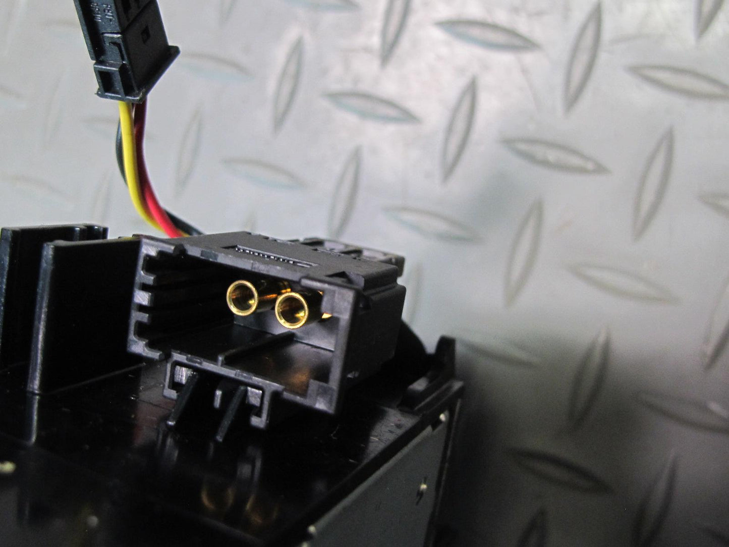 06-11 Mercedes R171 Slk-class 6 Disc CD Changer Player 2118703889 OEM