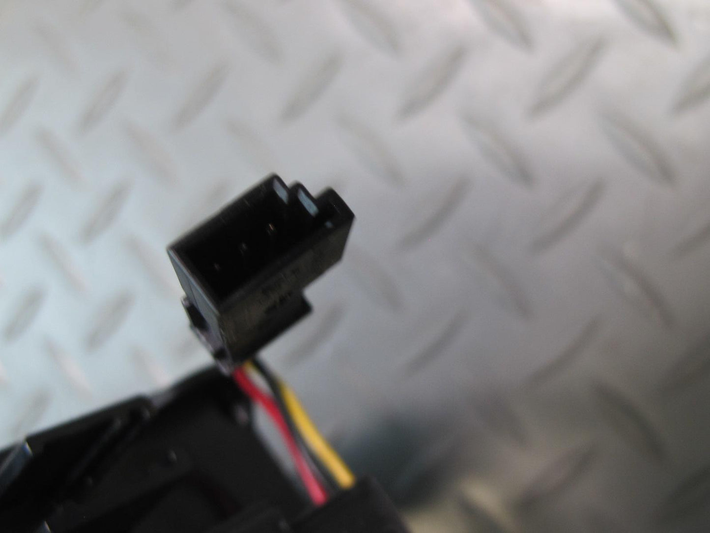 06-11 Mercedes R171 Slk-class 6 Disc CD Changer Player 2118703889 OEM