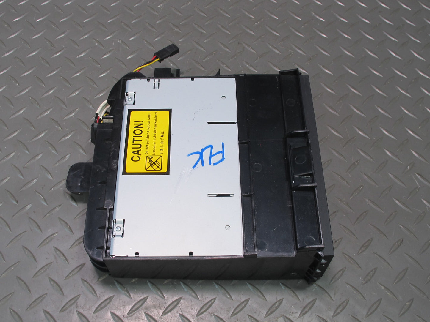 06-11 Mercedes R171 Slk-class 6 Disc CD Changer Player 2118703889 OEM