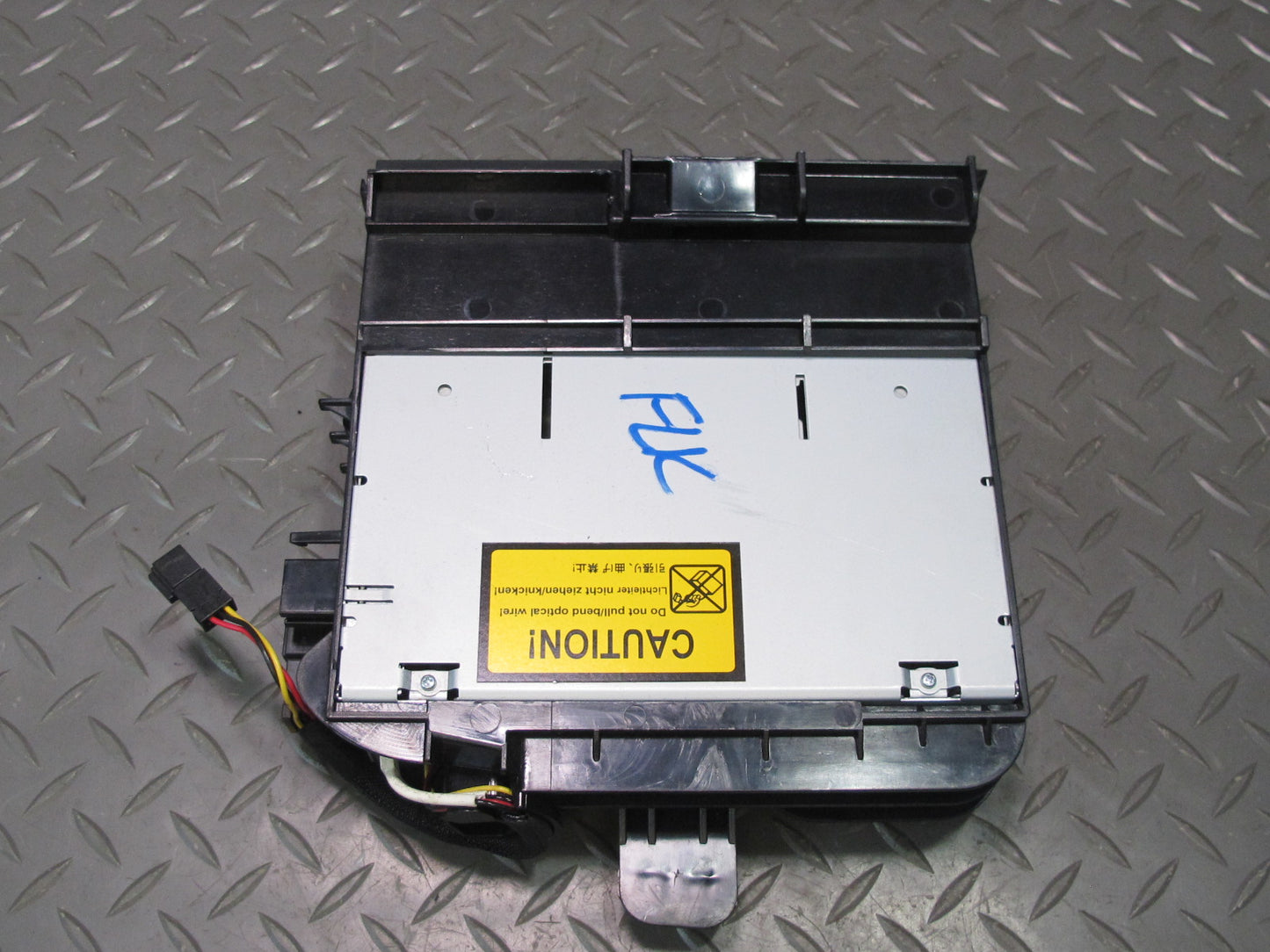 06-11 Mercedes R171 Slk-class 6 Disc CD Changer Player 2118703889 OEM