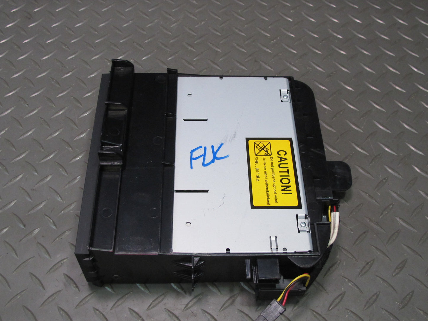 06-11 Mercedes R171 Slk-class 6 Disc CD Changer Player 2118703889 OEM