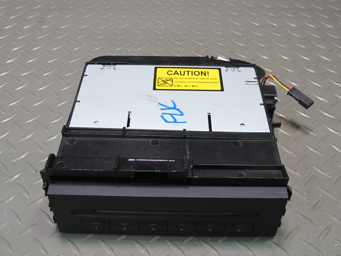 06-11 Mercedes R171 Slk-class 6 Disc CD Changer Player 2118703889 OEM