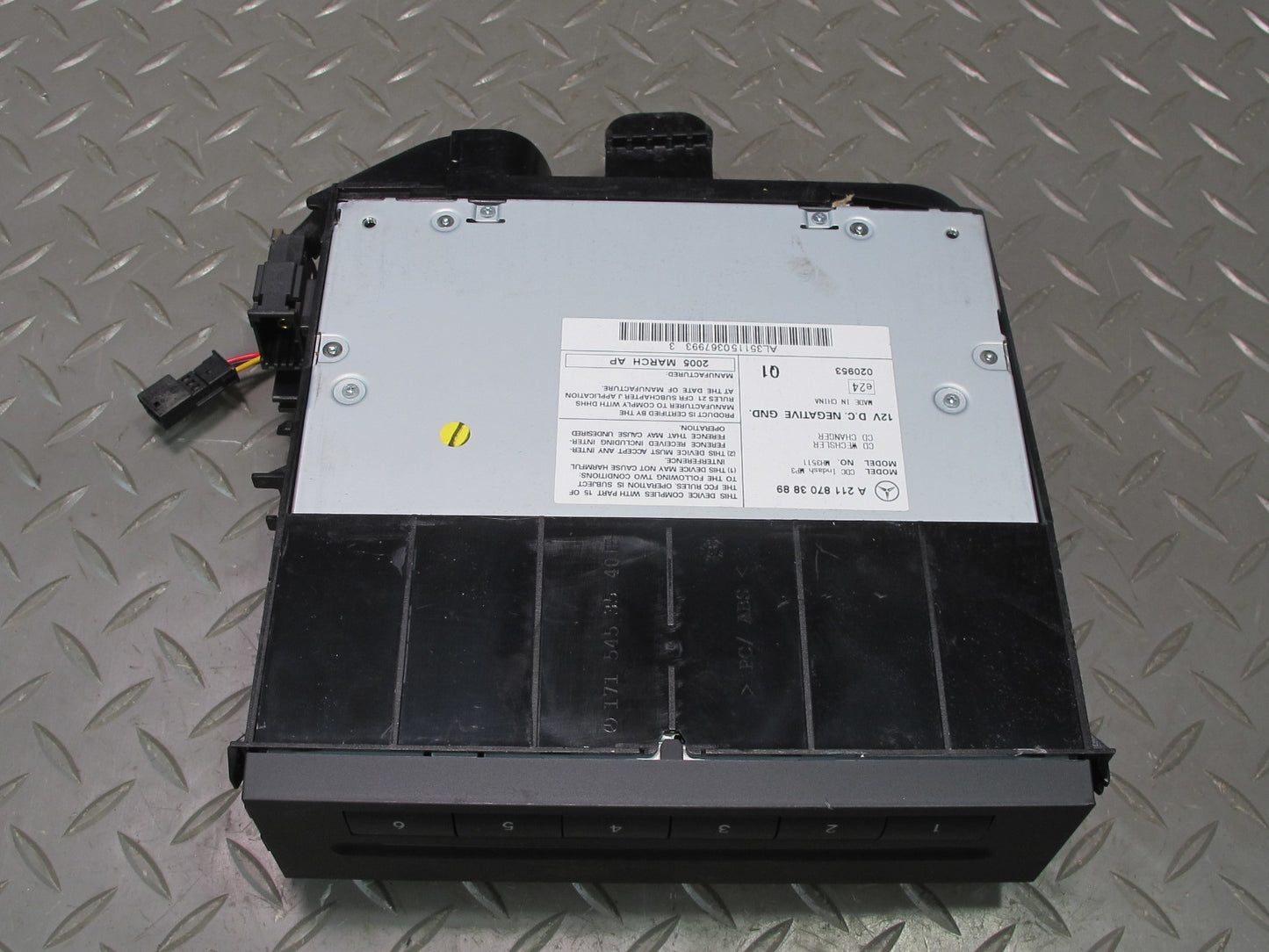 06-11 Mercedes R171 Slk-class 6 Disc CD Changer Player 2118703889 OEM