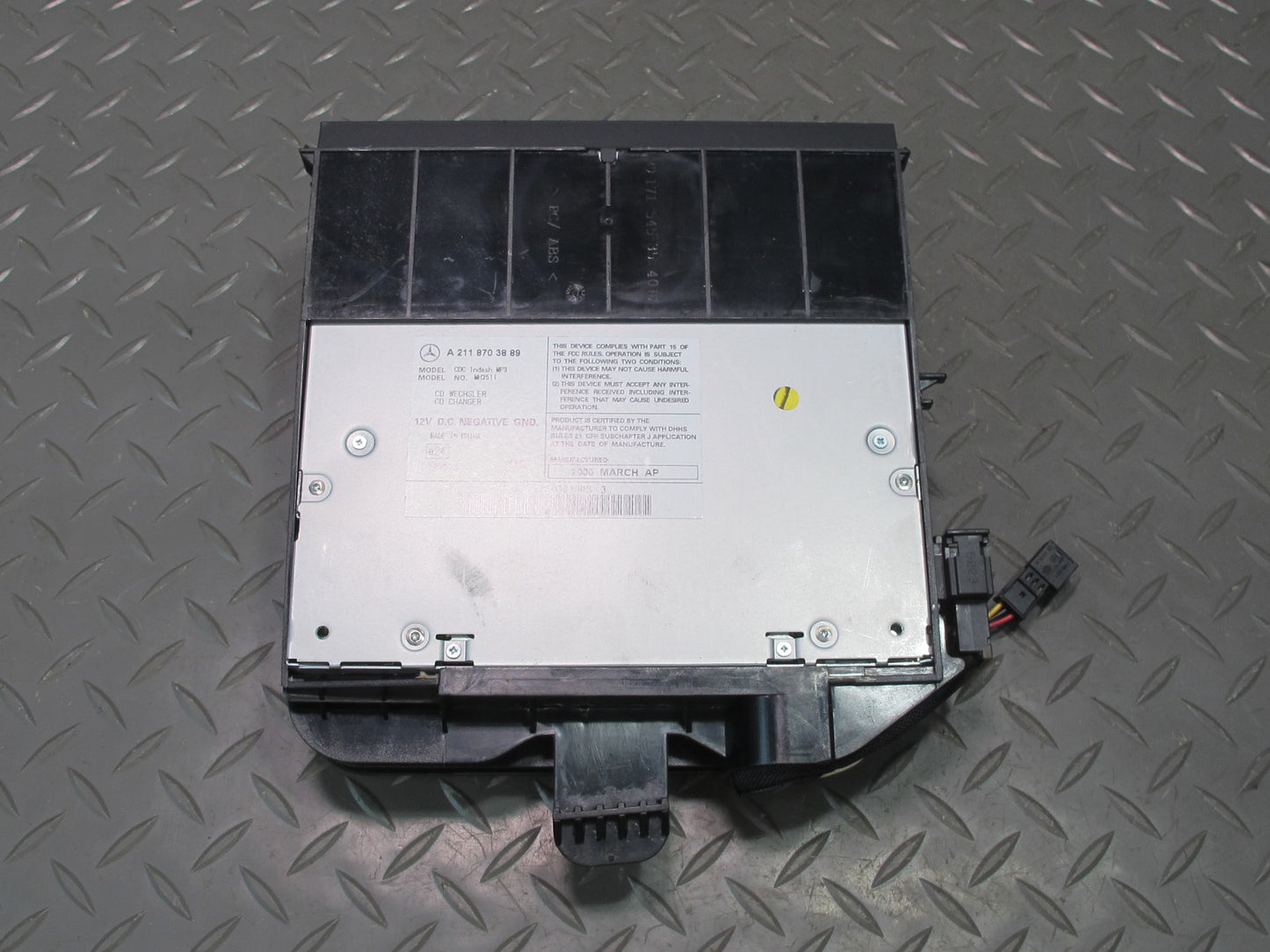 06-11 Mercedes R171 Slk-class 6 Disc CD Changer Player 2118703889 OEM