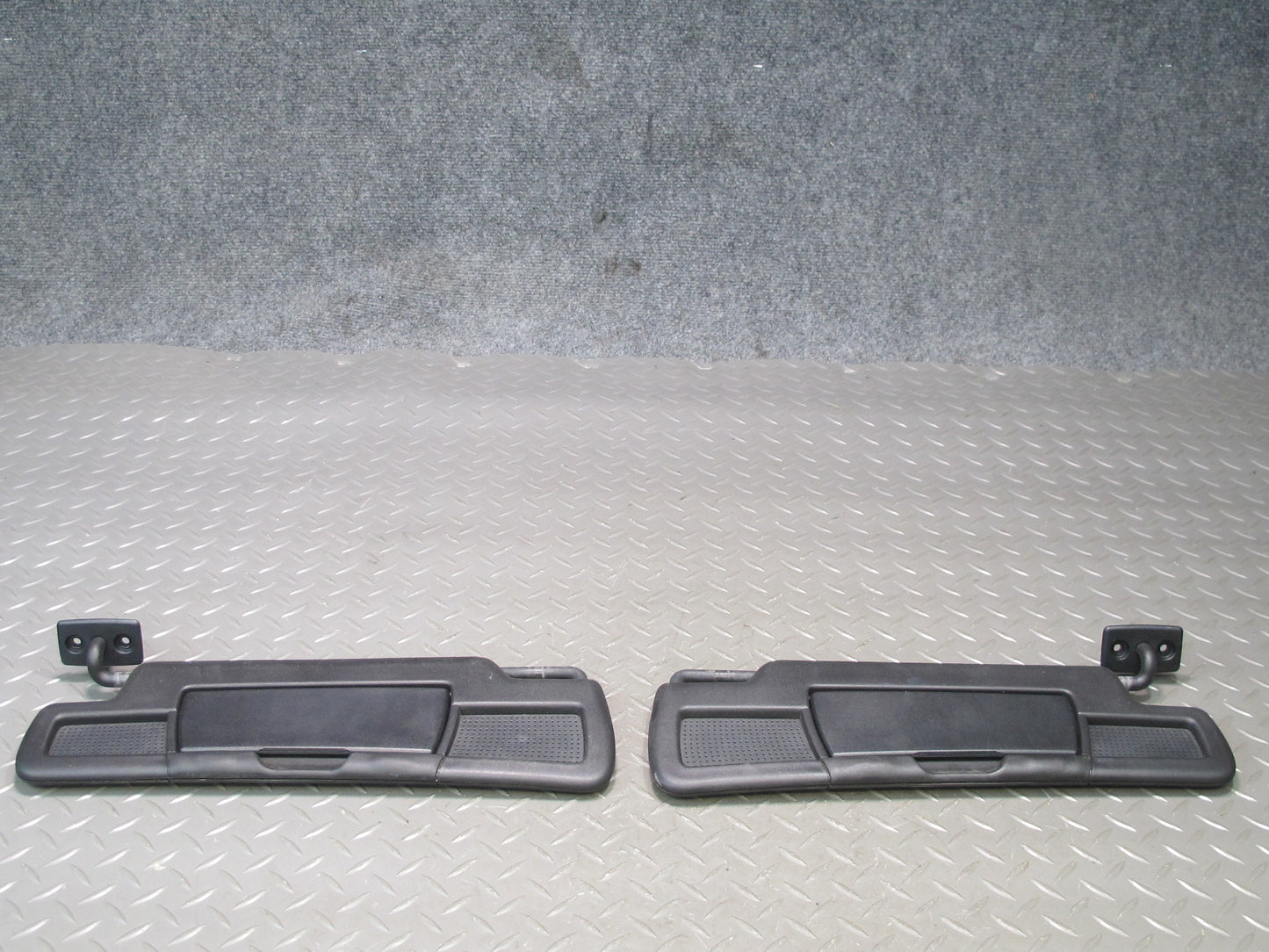 05-11 Mercedes R171 Slk-class Set of 2 Front Right & Left Sun Visor Black OEM