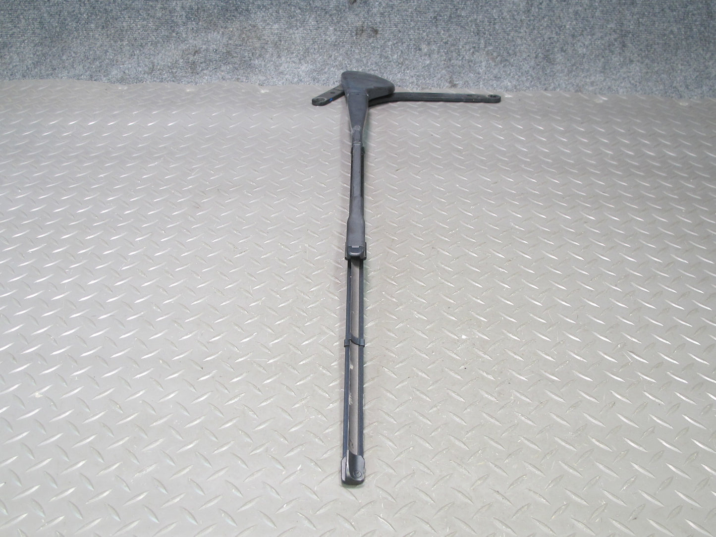 05-11 Mercedes R171 Slk-class Set of 2 Front Left & Right Wiper Arm OEM