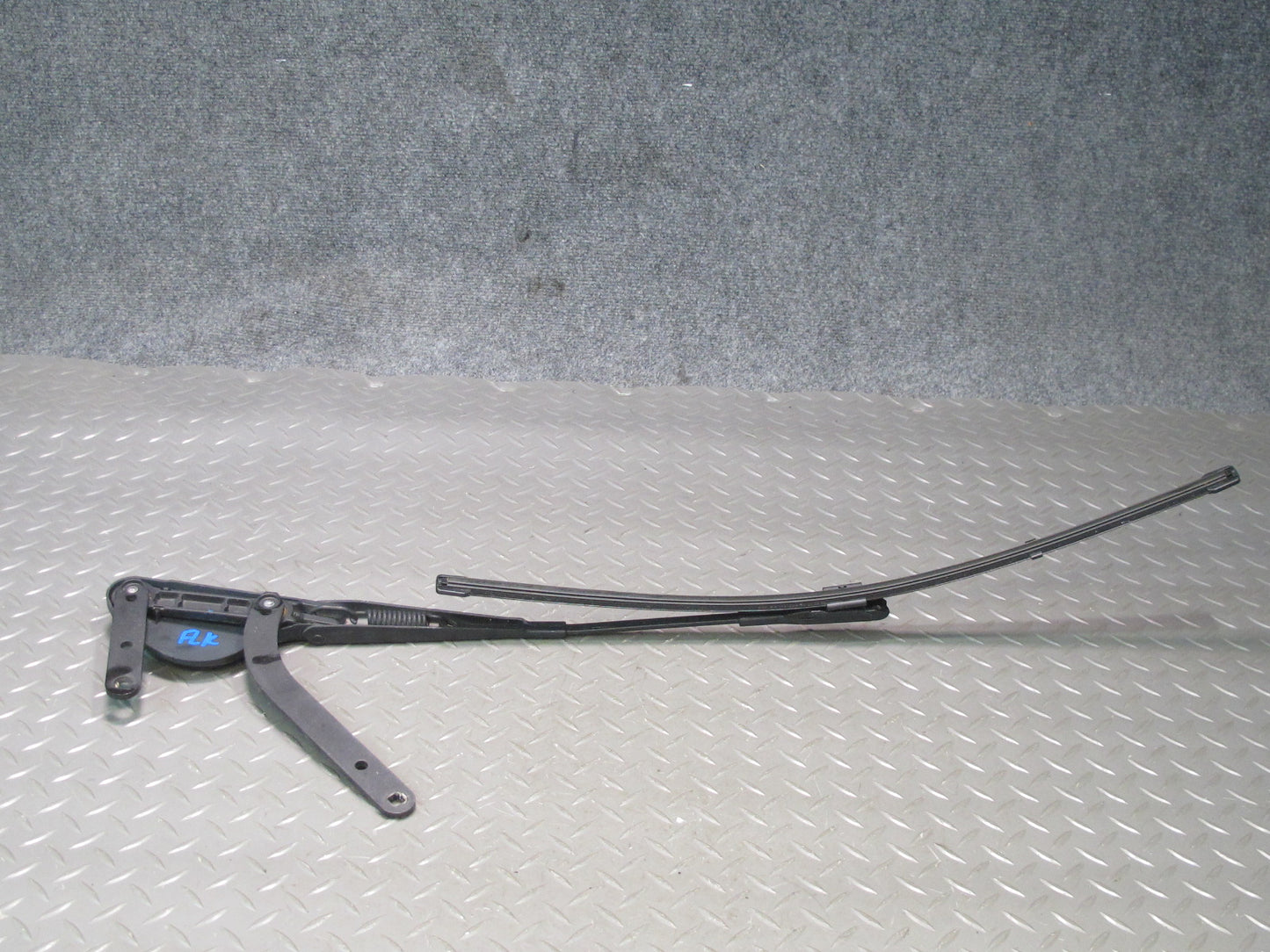 05-11 Mercedes R171 Slk-class Set of 2 Front Left & Right Wiper Arm OEM