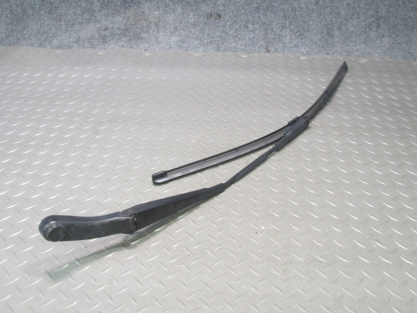 05-11 Mercedes R171 Slk-class Set of 2 Front Left & Right Wiper Arm OEM