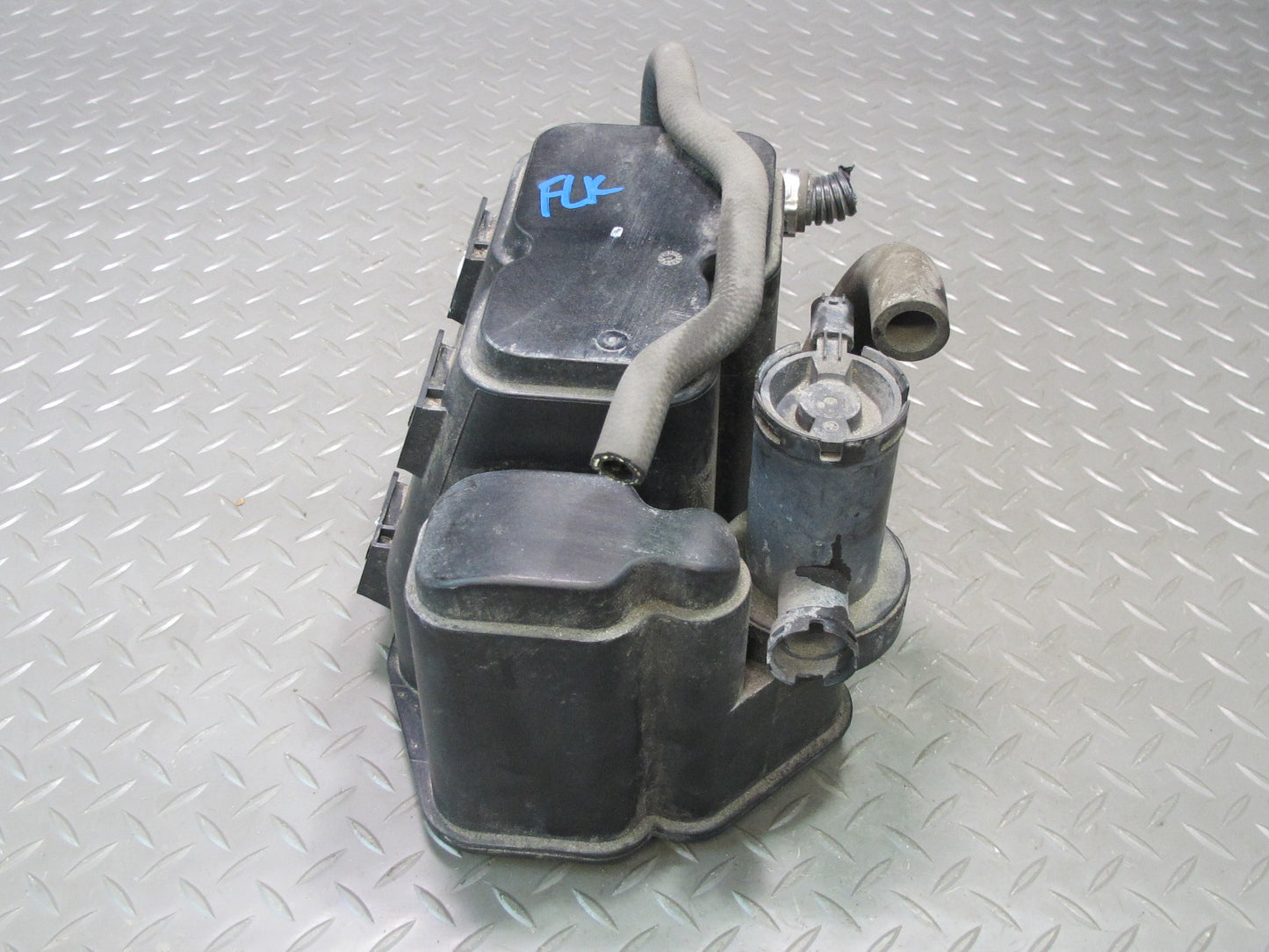 05-11 Mercedes R171 Slk-class Fuel Evap Vapor Charcoal Canister 1714700259 OEM