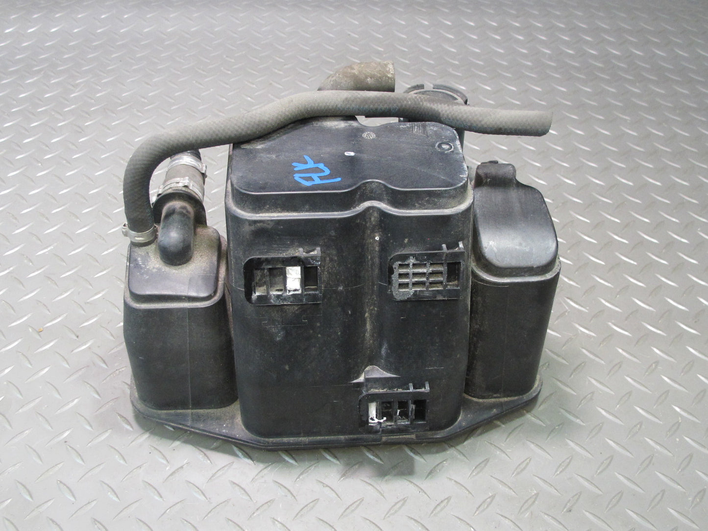 05-11 Mercedes R171 Slk-class Fuel Evap Vapor Charcoal Canister 1714700259 OEM