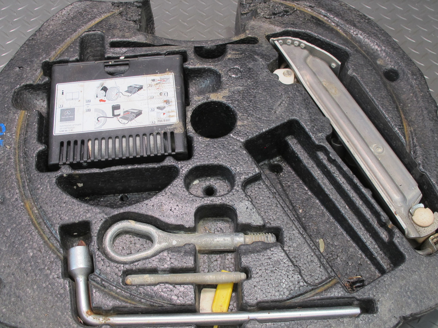 05-11 Mercedes R171 Emergency Spare Tire Jack Wrench Tool KIT Set w Case OEM