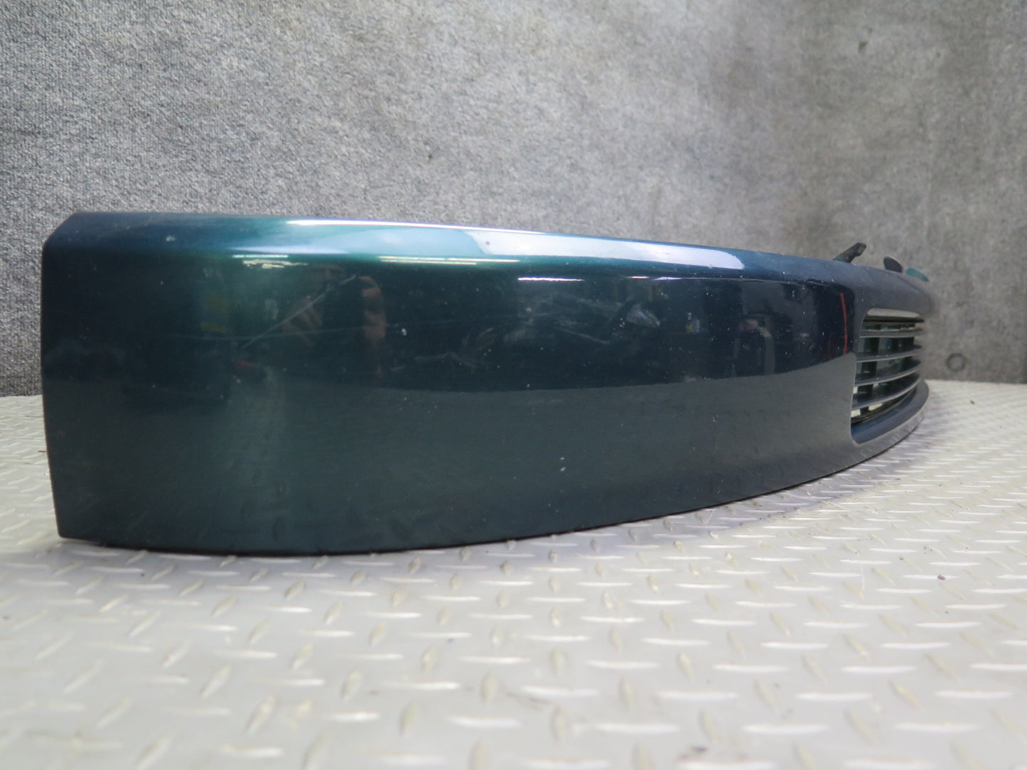 97-03 VW Eurovan T4 Front Radiator Center Lower Grille Green 7D0853654 OEM