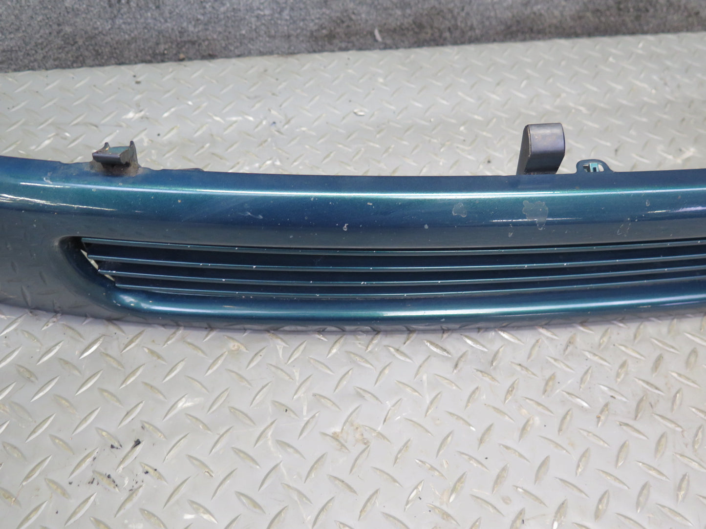 97-03 VW Eurovan T4 Front Radiator Center Lower Grille Green 7D0853654 OEM