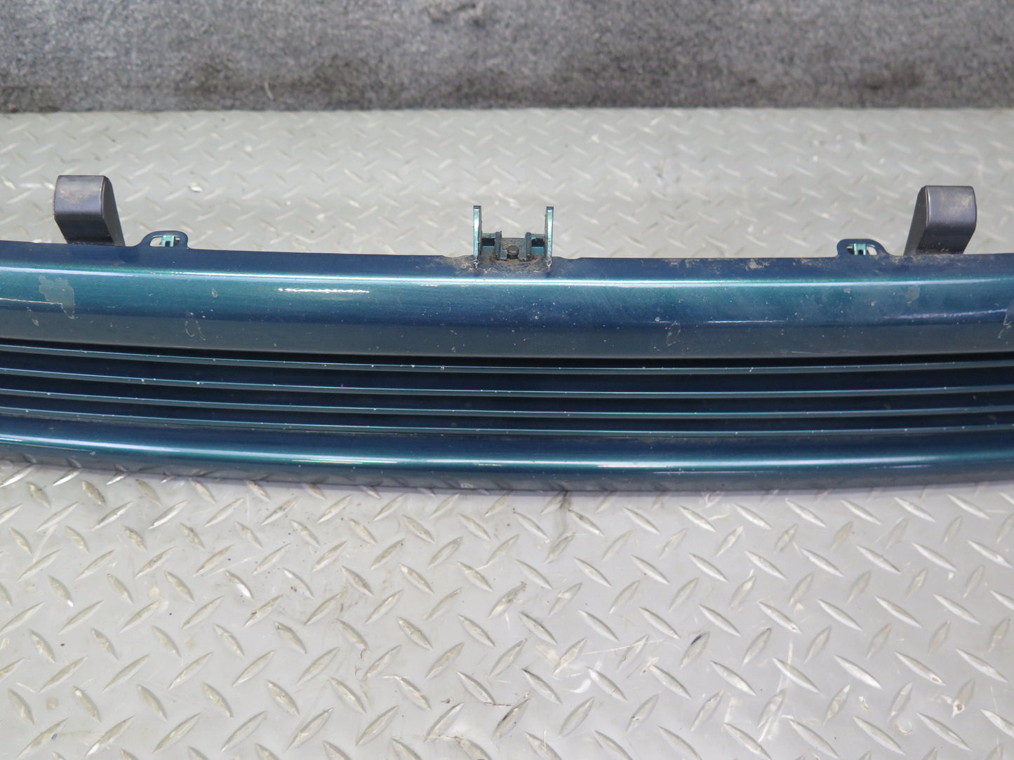 97-03 VW Eurovan T4 Front Radiator Center Lower Grille Green 7D0853654 OEM