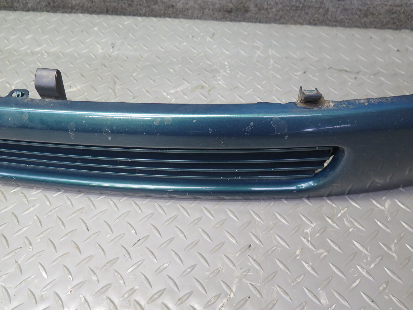 97-03 VW Eurovan T4 Front Radiator Center Lower Grille Green 7D0853654 OEM