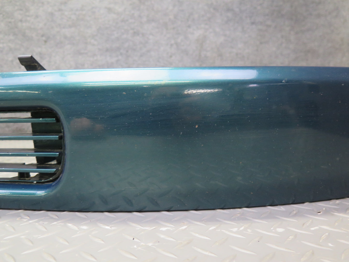 97-03 VW Eurovan T4 Front Radiator Center Lower Grille Green 7D0853654 OEM