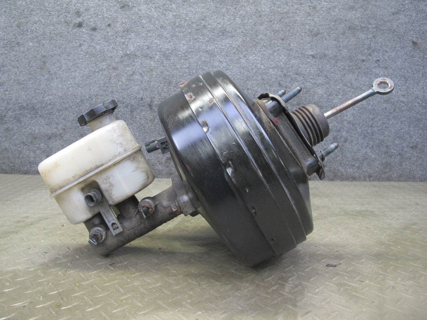 2012-2014 Cadillac Escalade 6.2L Brake Master Cylinder Booster Fluid Reservoir