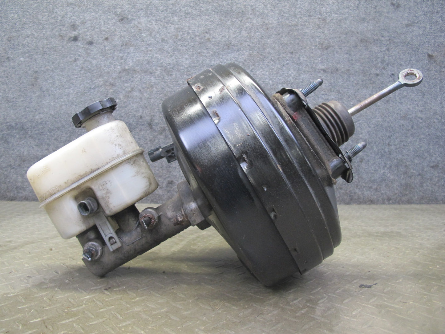 2012-2014 Cadillac Escalade 6.2L Brake Master Cylinder Booster Fluid Reservoir