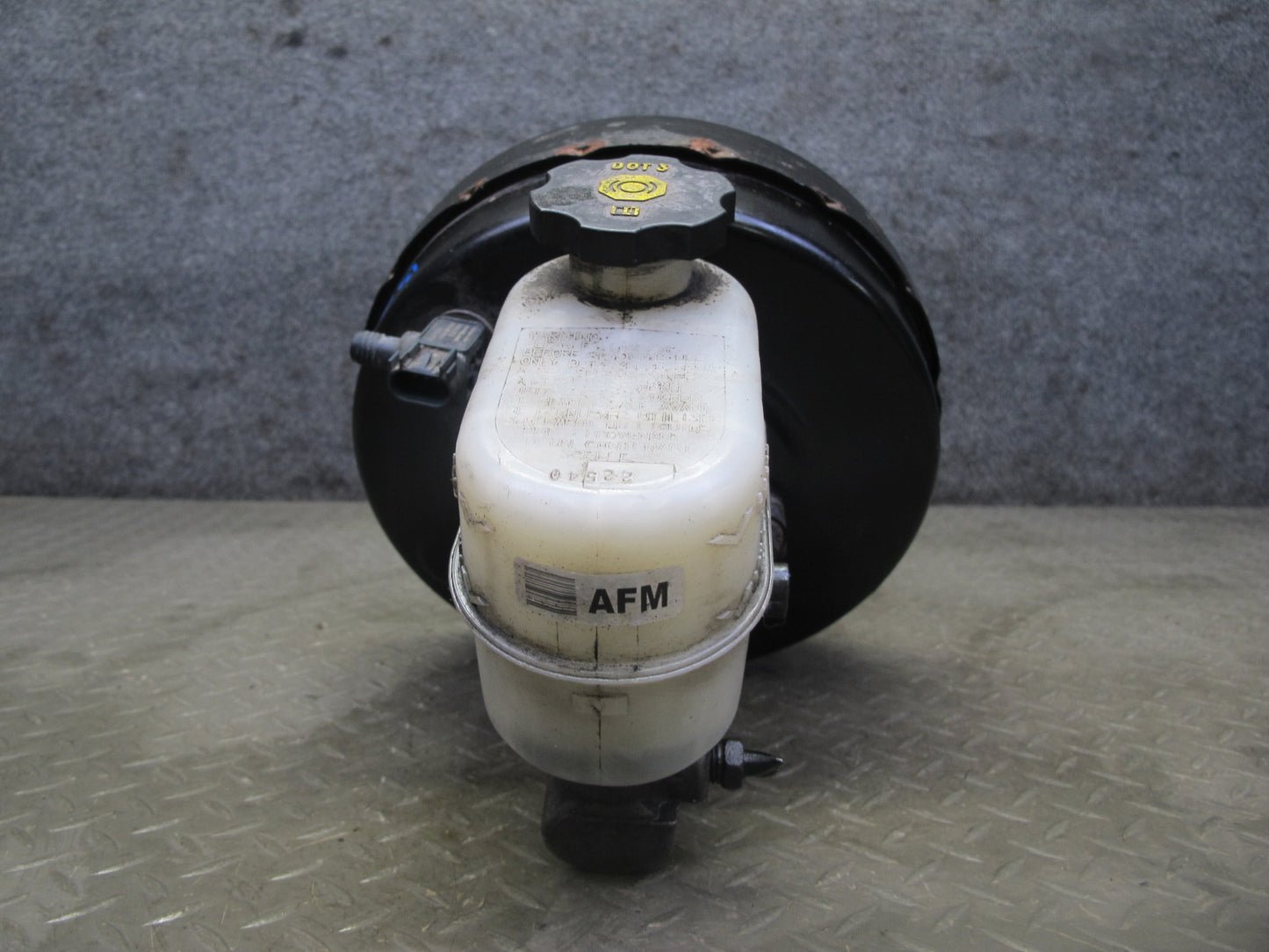 2012-2014 Cadillac Escalade 6.2L Brake Master Cylinder Booster Fluid Reservoir