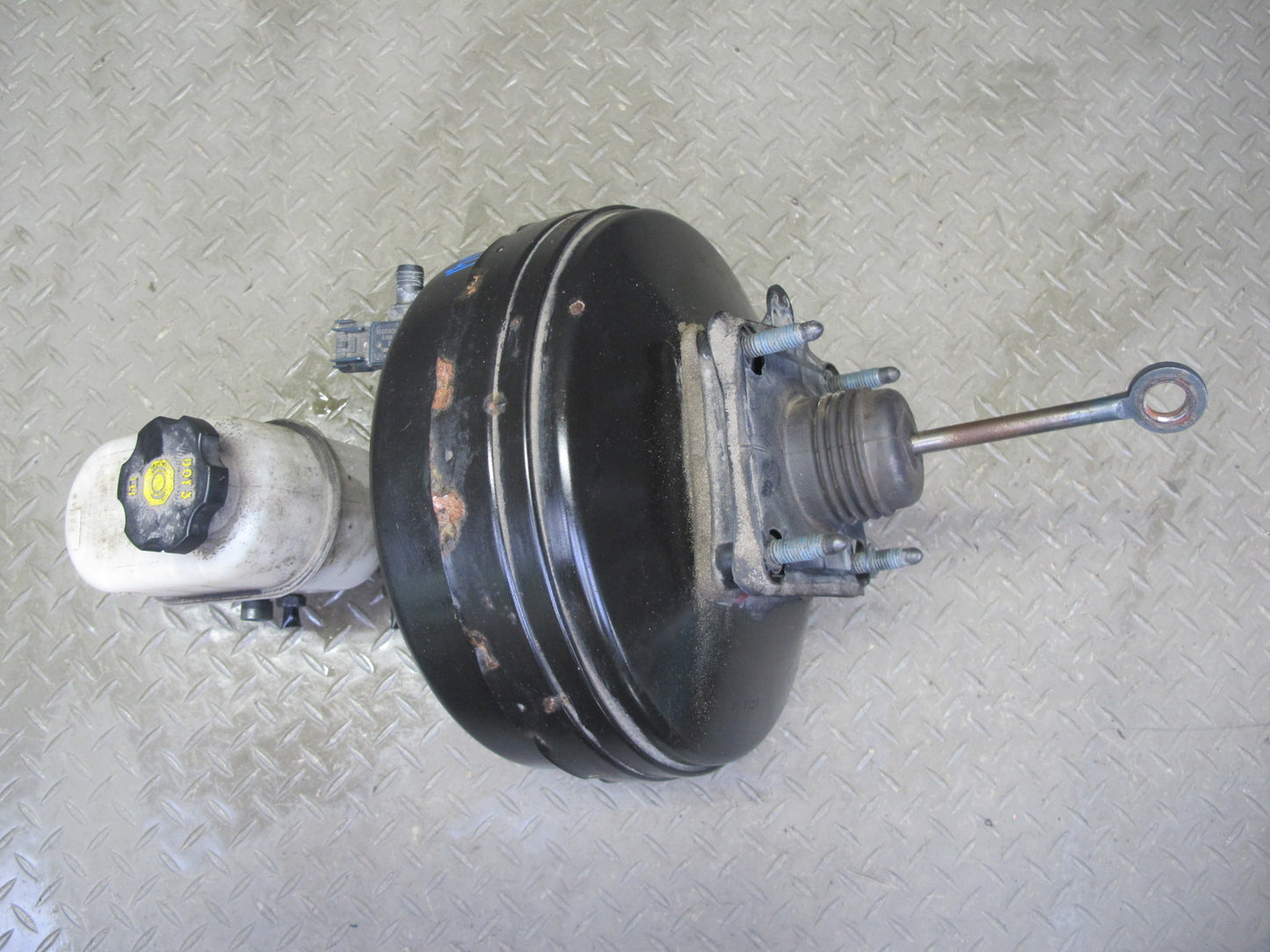 2012-2014 Cadillac Escalade 6.2L Brake Master Cylinder Booster Fluid Reservoir