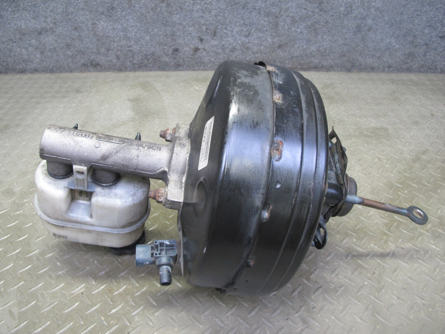 2012-2014 Cadillac Escalade 6.2L Brake Master Cylinder Booster Fluid Reservoir