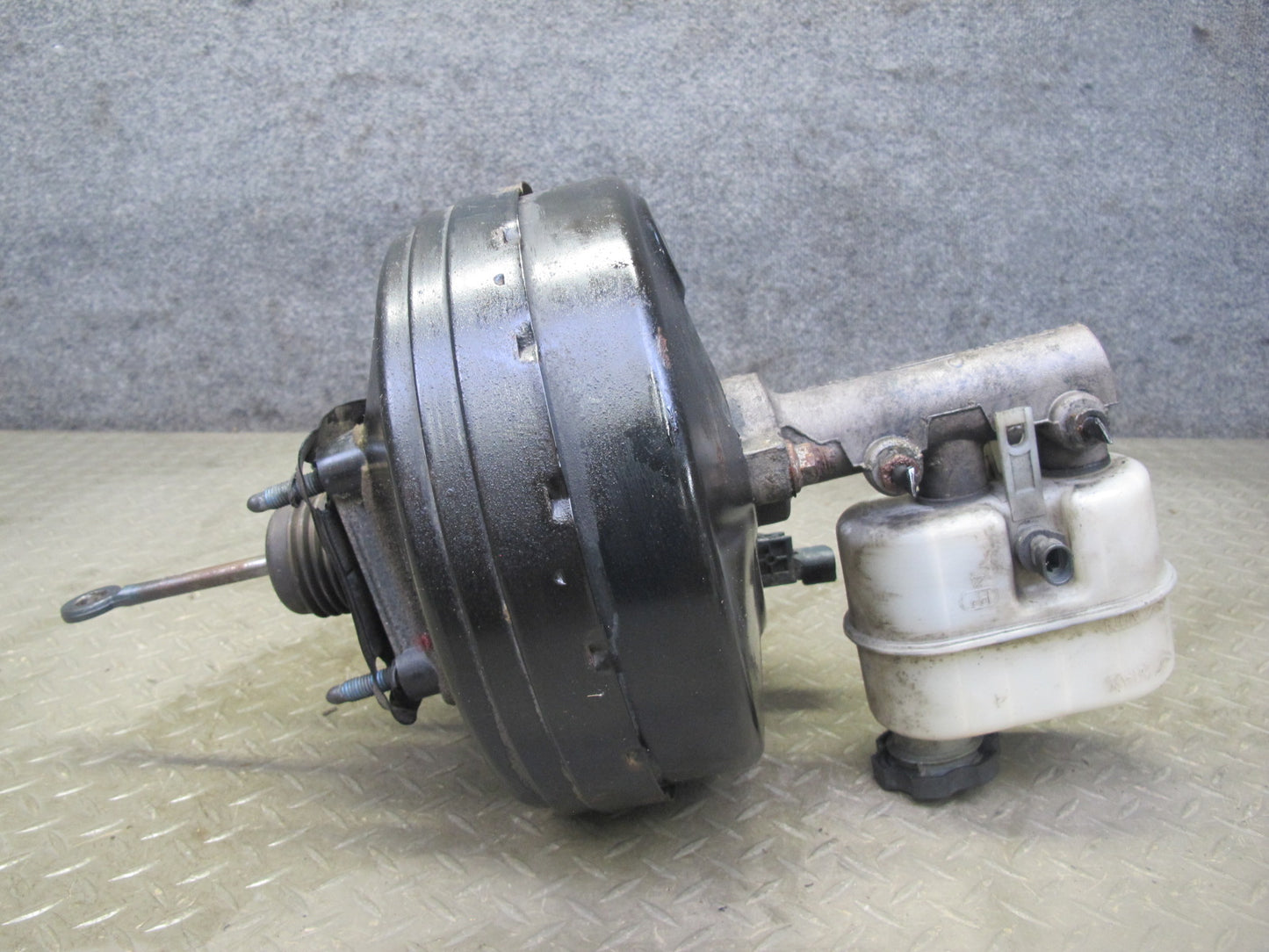 2012-2014 Cadillac Escalade 6.2L Brake Master Cylinder Booster Fluid Reservoir