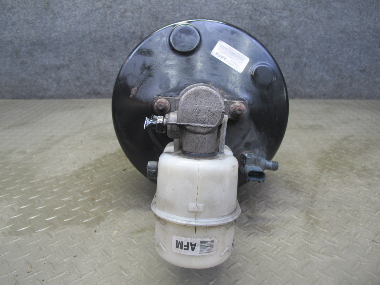 2012-2014 Cadillac Escalade 6.2L Brake Master Cylinder Booster Fluid Reservoir