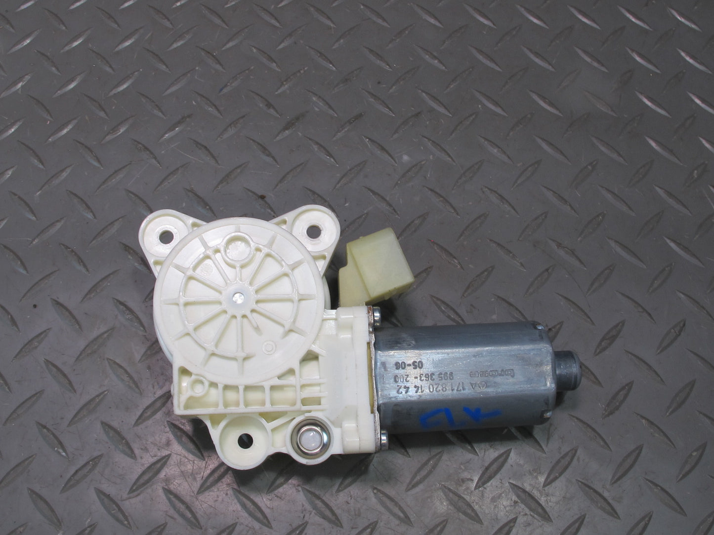 05-11 Mercedes R171 Slk-class Right Door Window Motor 1716902425 OEM