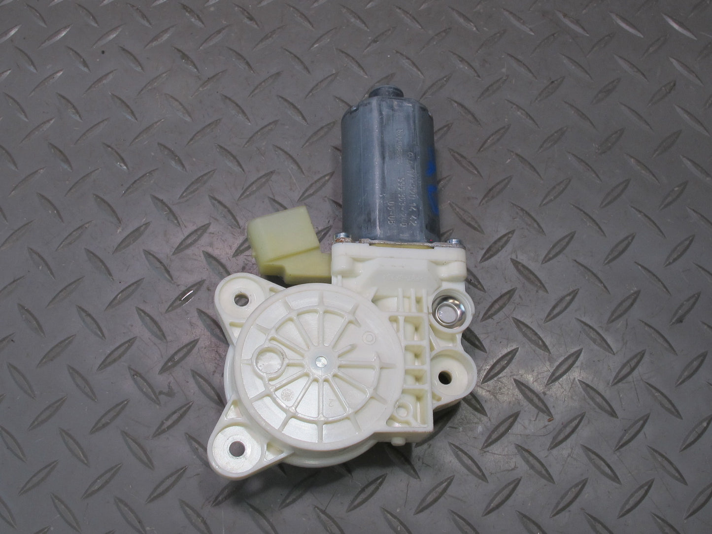 05-11 Mercedes R171 Slk-class Right Door Window Motor 1716902425 OEM