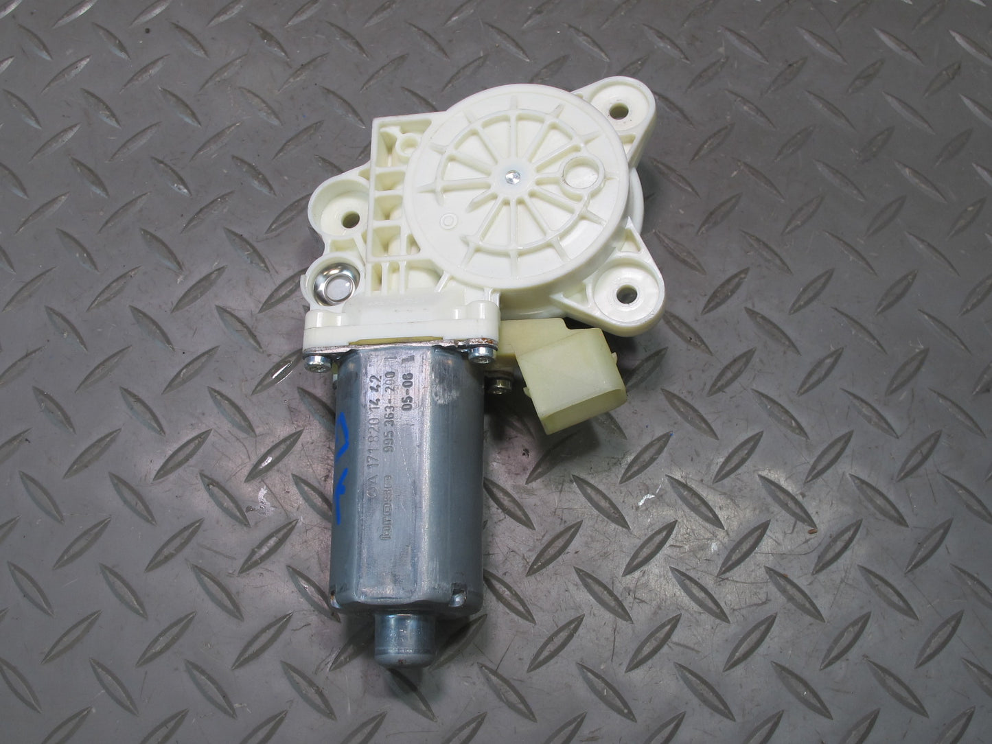 05-11 Mercedes R171 Slk-class Right Door Window Motor 1716902425 OEM