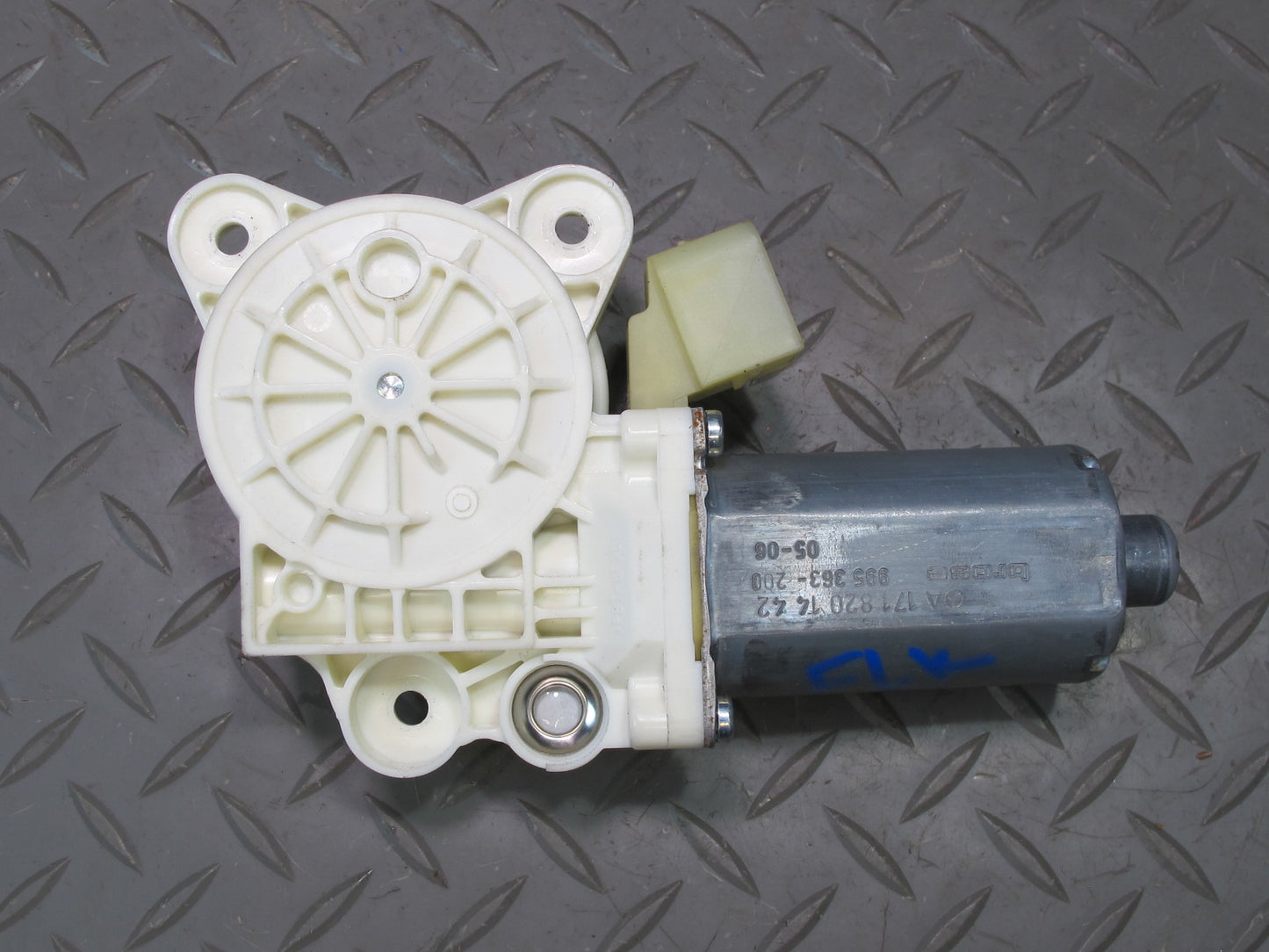 05-11 Mercedes R171 Slk-class Right Door Window Motor 1716902425 OEM