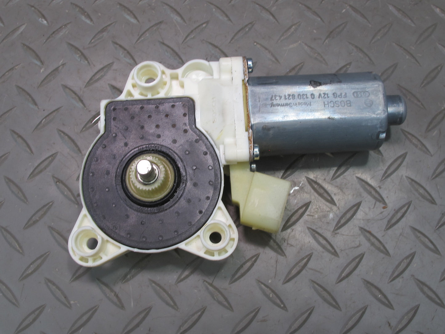 05-11 Mercedes R171 Slk-class Right Door Window Motor 1716902425 OEM