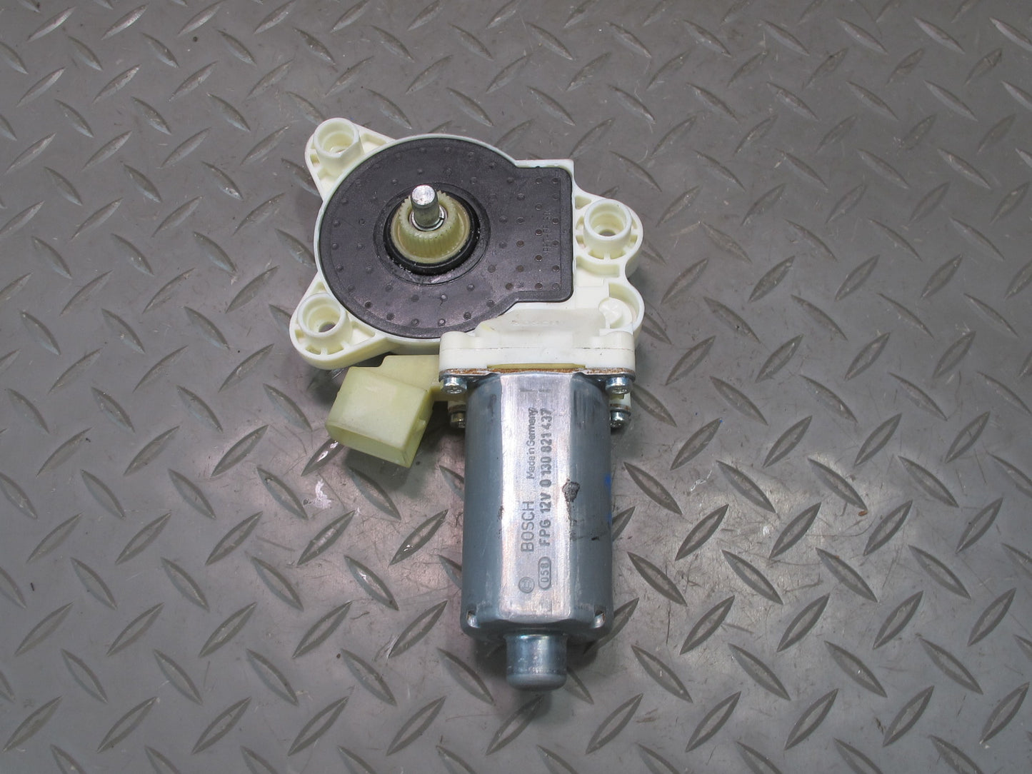 05-11 Mercedes R171 Slk-class Right Door Window Motor 1716902425 OEM