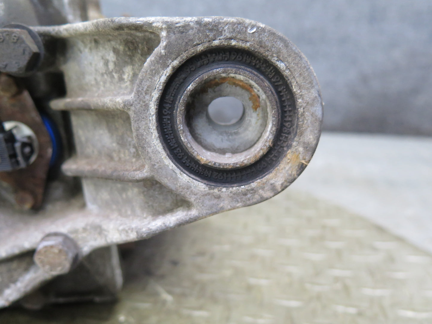 96-99 BMW E36 328iC Rear Axle Differential Carrier 2.93 Ratio 1214633 OEM