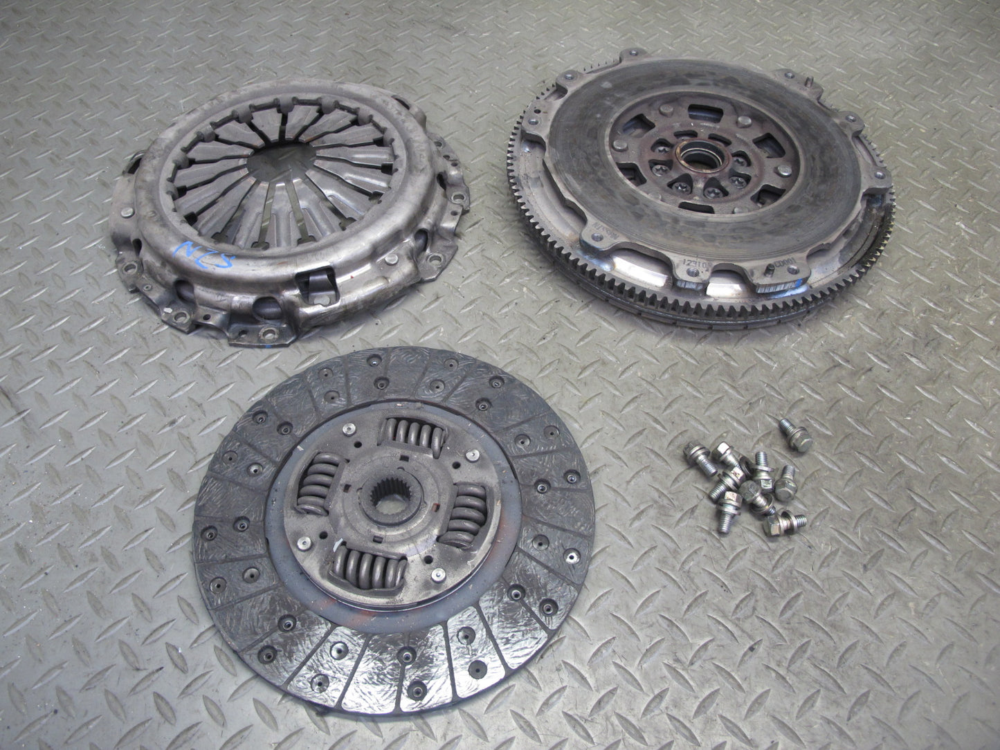 2004 Nissan Z33 350Z FS6R31A M/T Flywheel Pressure Plate Clutch KIT Set 68k OEM